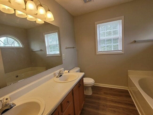 Building Photo - 317 Buckeye Dr