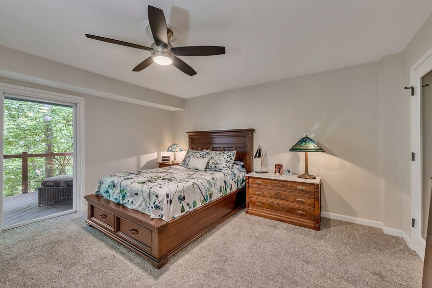 Primary BR is oversized and a nice walk in closet. - 918 Harpeth Trace Dr