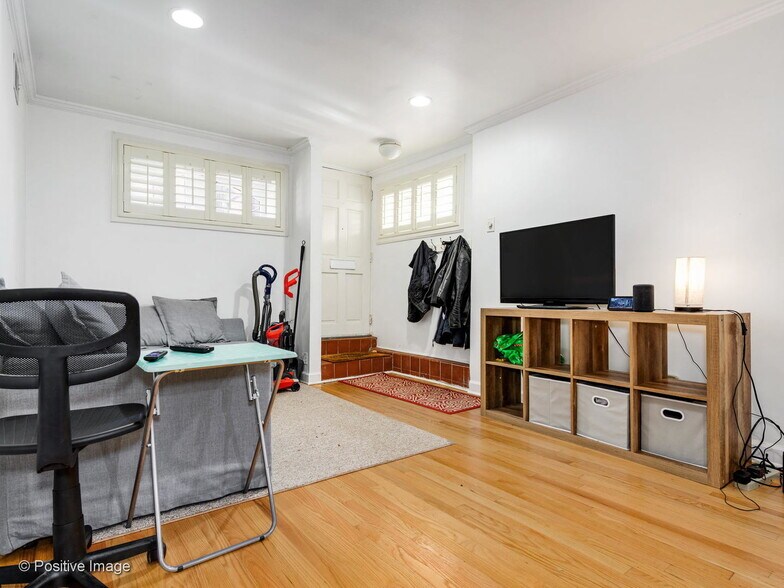 Primary Photo - 1950 N Hudson Ave