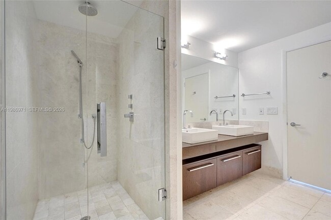 Building Photo - 17121 Collins Ave