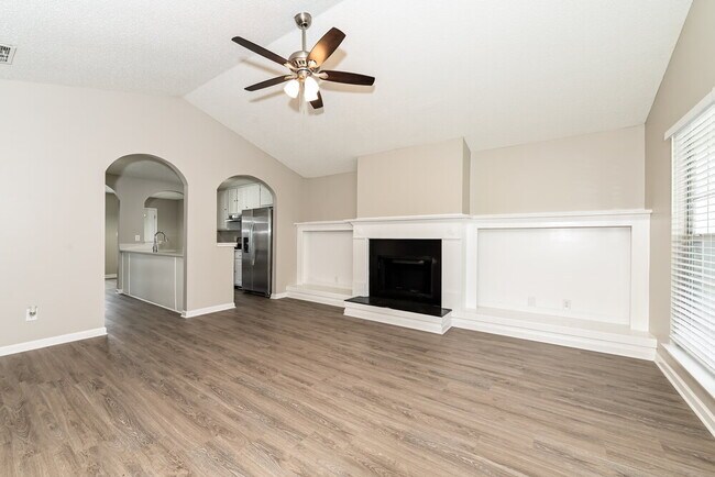 Building Photo - 6725 Biscayne