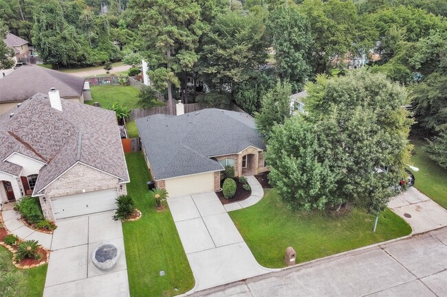 Building Photo - 12822 Lakeshore Dr