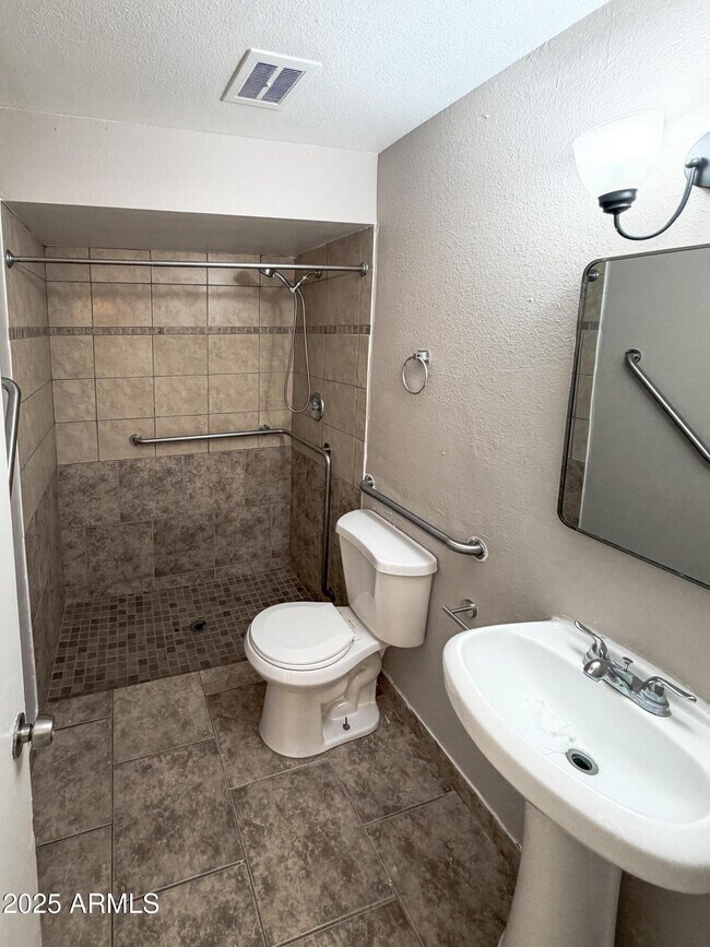 Building Photo - 6301 W Earll Dr