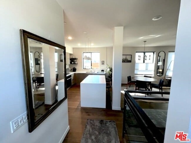 Building Photo - 1403 W Galvez Dr