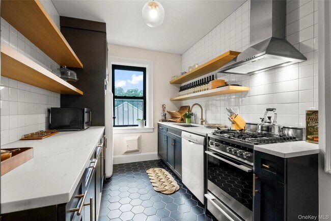 Building Photo - 412 Munro Ave