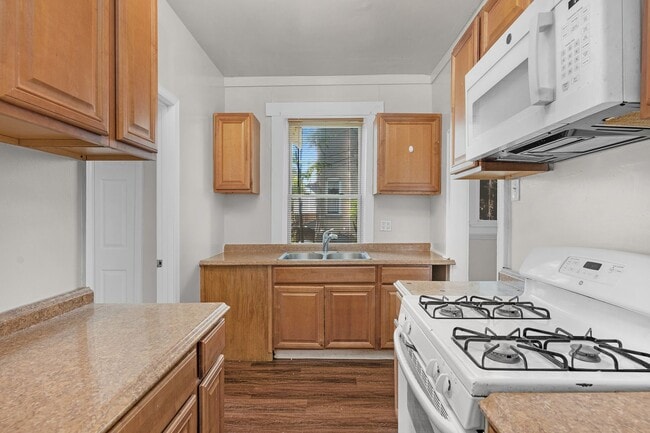 Building Photo - 3503 Oakmont Ave