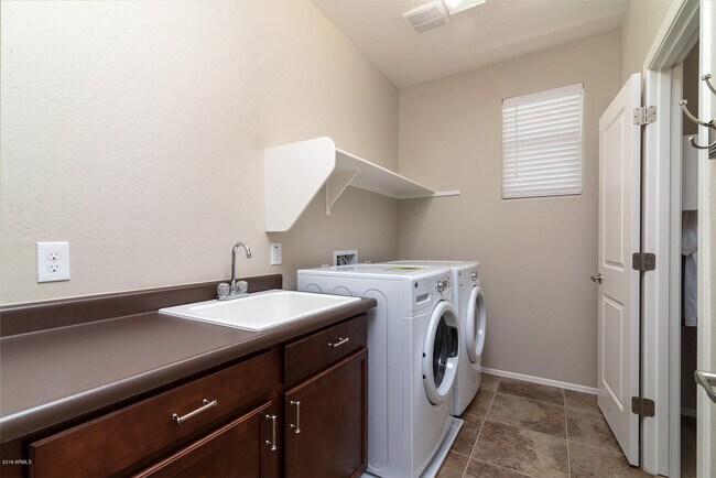Building Photo - 9179 W Dreyfus Dr