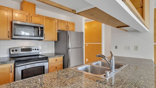 Building Photo - 2bd/1.75ba Bellevue Condo