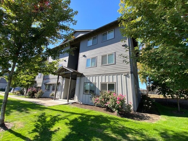 Building Photo - 4255 Hawthorne Ave NE