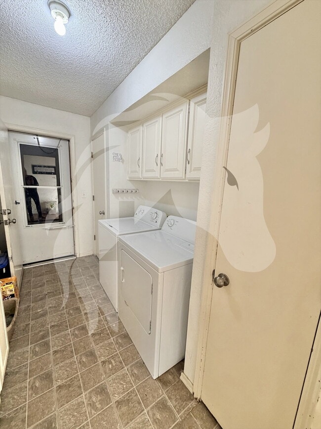 Building Photo - "Spacious 4-Bedroom Haven on Old Mallard Rd – Your Perfect Family Retreat in Enid!"