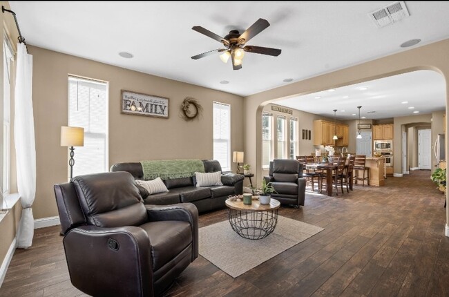 Building Photo - 300 W Alameda Dr