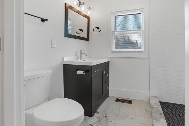 Building Photo - 743 Lilley Ave