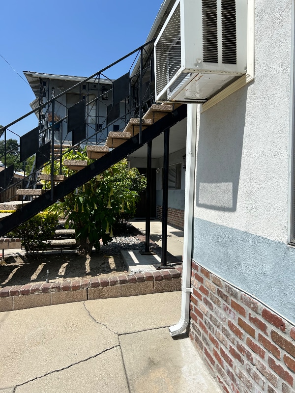 Building Photo - 224 W Palm Ave