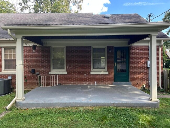 Building Photo - 405 Holiday Rd