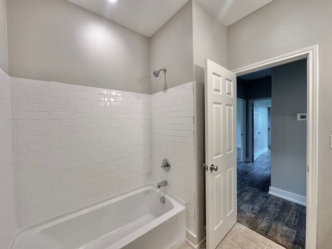 Building Photo - Available Now! New Construction 3 Bed 2 Ba...