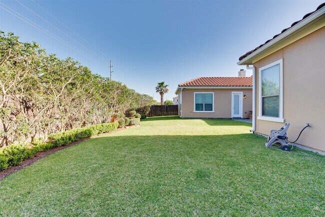 Building Photo - 2011 Flower Garden Ln