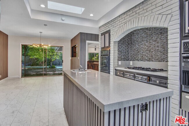 Building Photo - 11410 Canton Dr