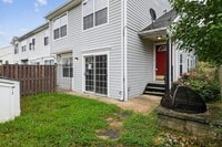 Building Photo - Pet Friendly End Unit Townhouse with Fence...
