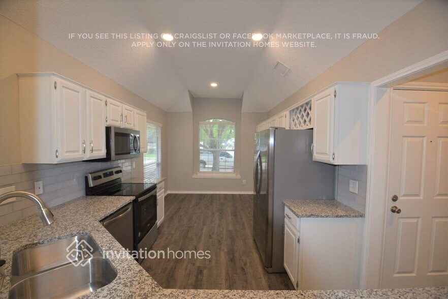 Building Photo - 3807 Branch Hollow Cir