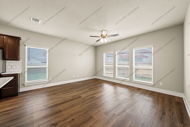 Building Photo - $500 OFF FIRST FULL MONTHS RENT