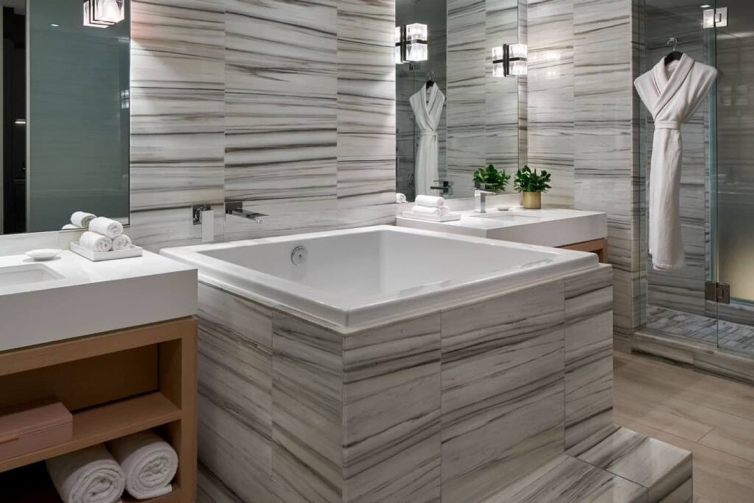 Building Photo - 2201 Collins Ave