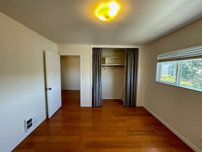 Building Photo - 2960 Mission St