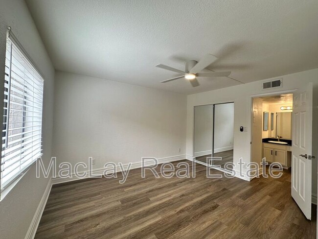 Building Photo - 3825 E Camelback Rd