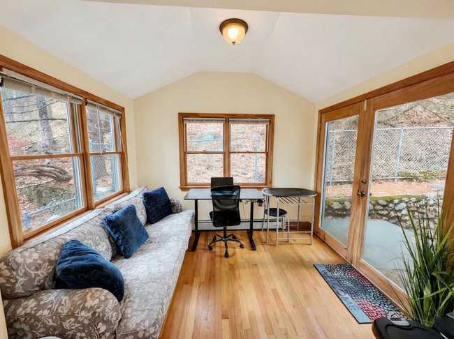 Building Photo - Beautiful House Available in Wakefield MA!