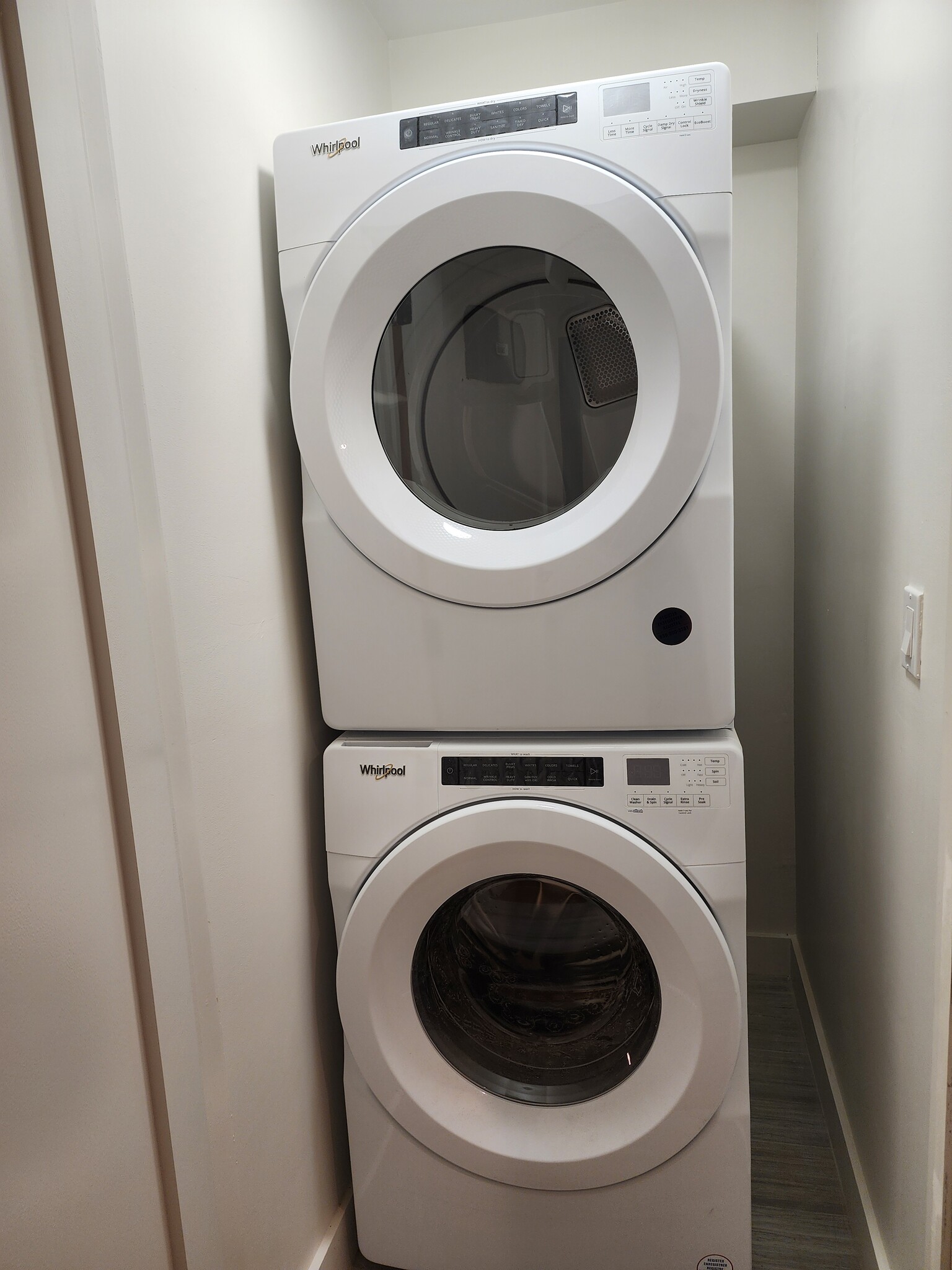 Washer/Dryer - 475 18th Ave