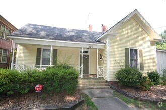 Building Photo - Perfect 4BR Home by Duke - All Appliances ...