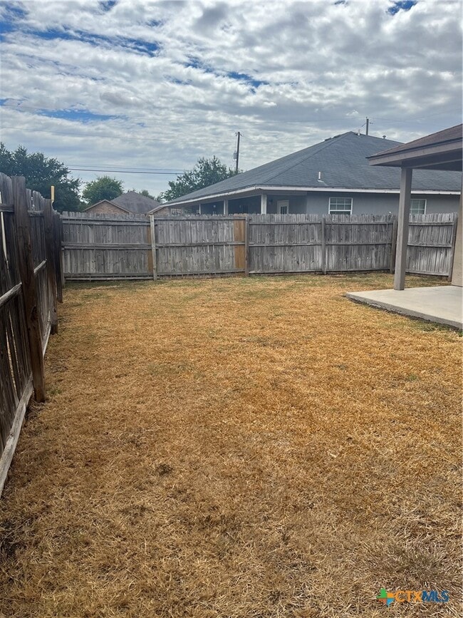 Building Photo - 1031 Helen Dr