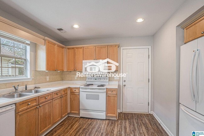 Building Photo - 139 Flagstone Ln