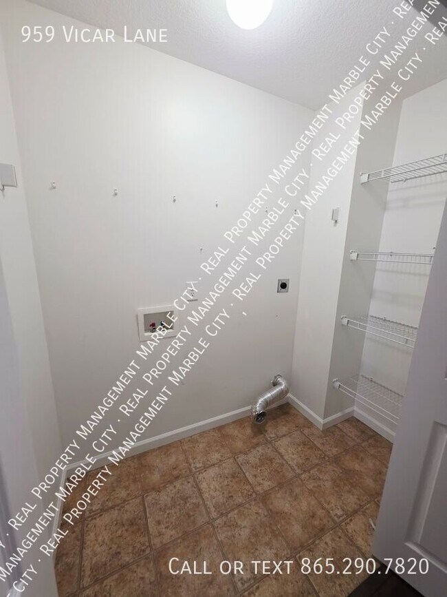 Building Photo - 959 Vicar Ln