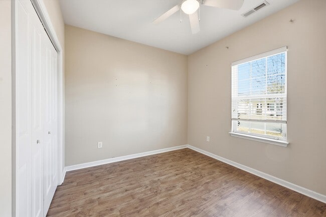 Building Photo - 292 Oak Crest Cir