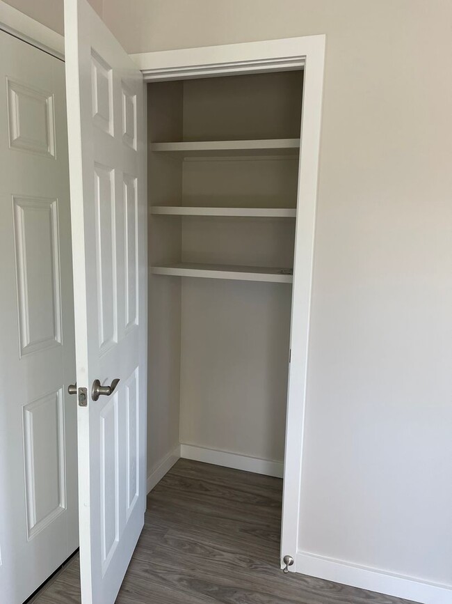 Building Photo - Kaneohe Duplex - Downstairs unit 2 bedroom...