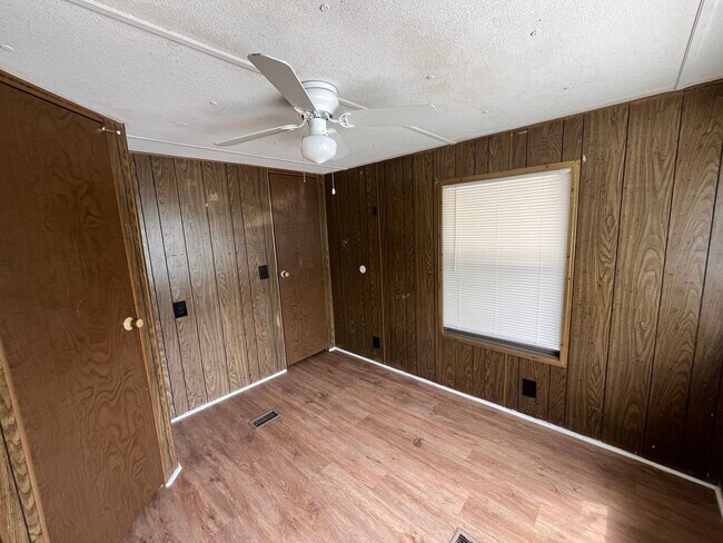 Building Photo - 7709 Brentwood Dr