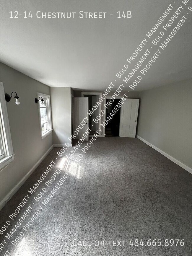 Building Photo - 12-14 Chestnut Street-14B