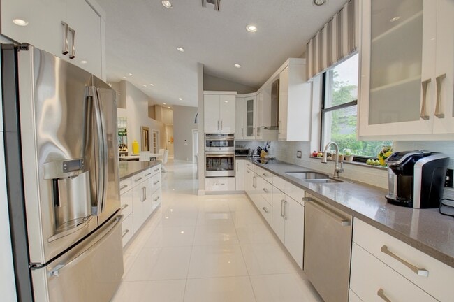 Building Photo - 2106 NW 60th Cir