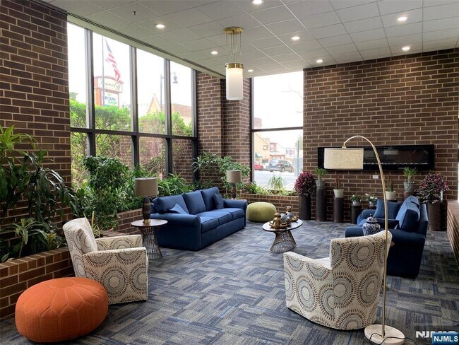 Building Photo - 770 Anderson Ave