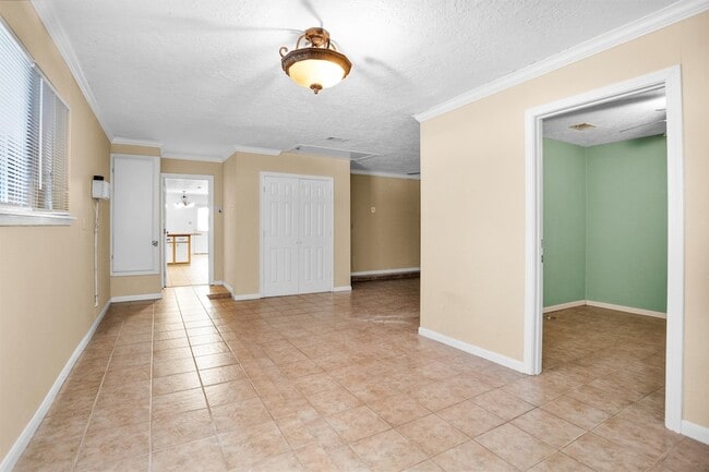 Building Photo - 23918 Spring Gum Dr
