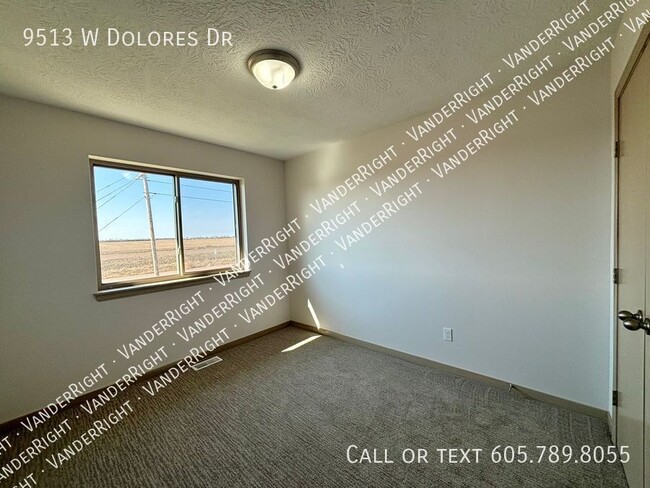 Building Photo - 9513 W Dolores Dr
