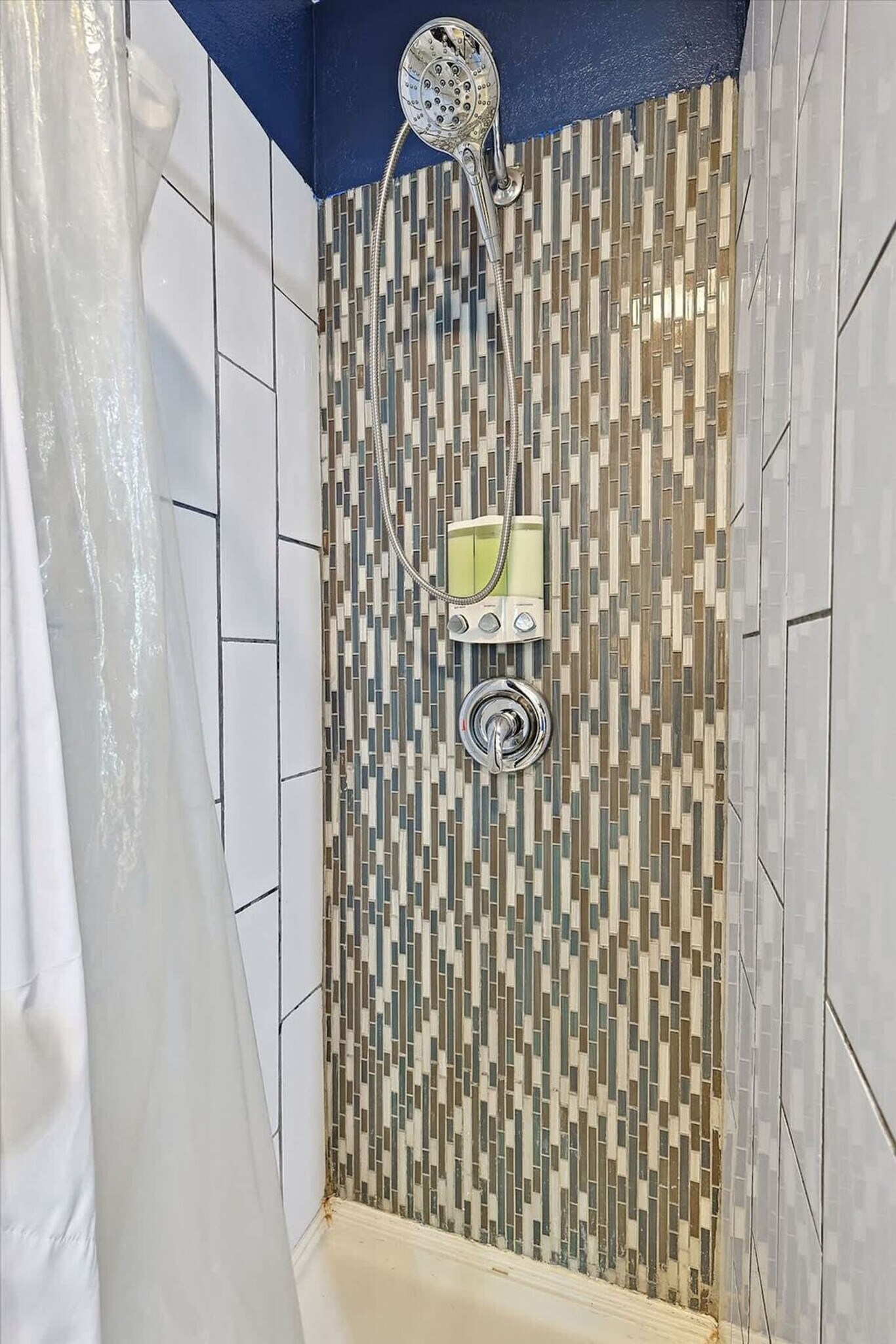 Building Photo - 329 Blandin St