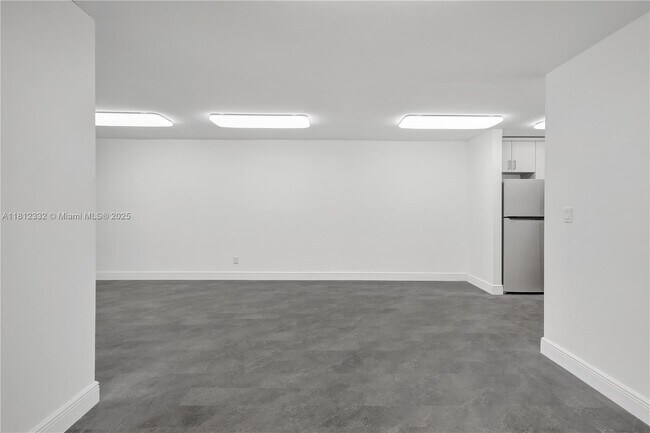 Building Photo - 5980 SW 40th Ave