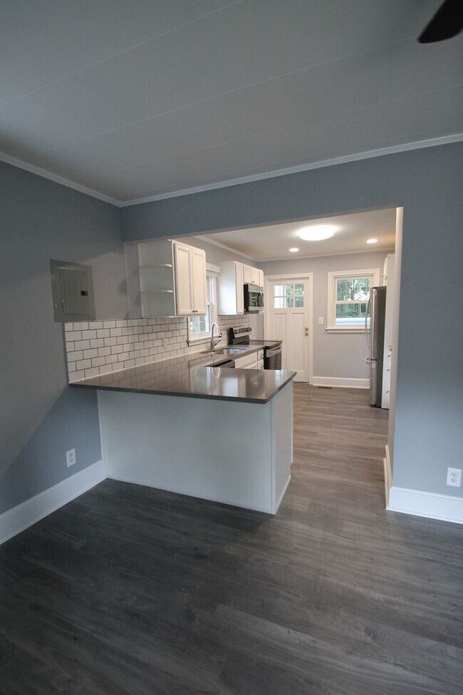 Building Photo - 1058 Ebenezer Ave Ext