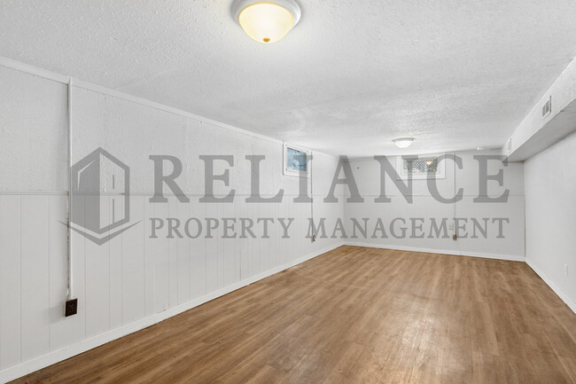 Building Photo - 317 W Kinkaid Ave
