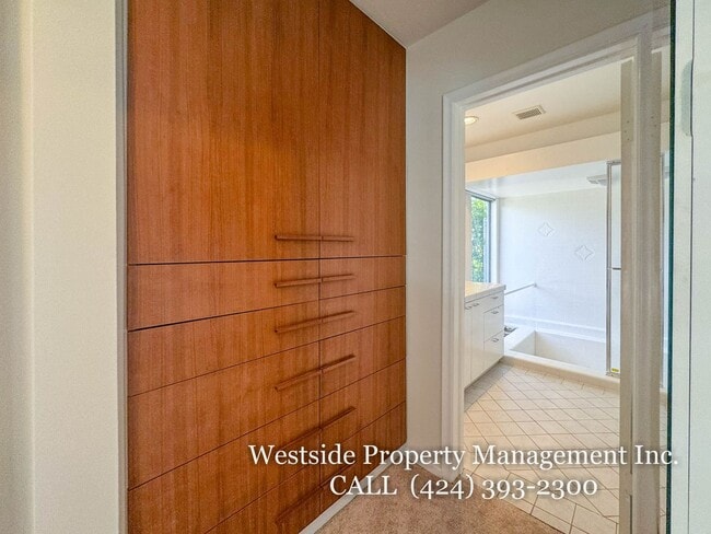 Building Photo - 16951 Ivadel Pl
