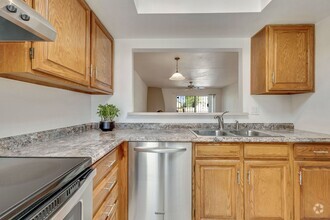 Building Photo - East-2 bedroom/ 2 bathroom townhome