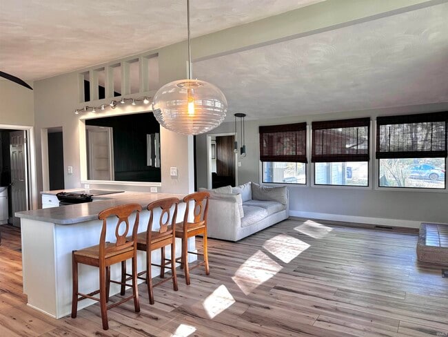 Building Photo - 7102 Woodhue Ln