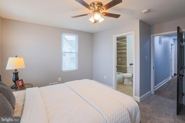 Building Photo - 9 Glenmore Ave