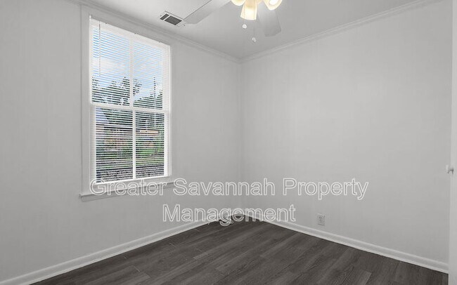 Building Photo - 612 W 42nd St